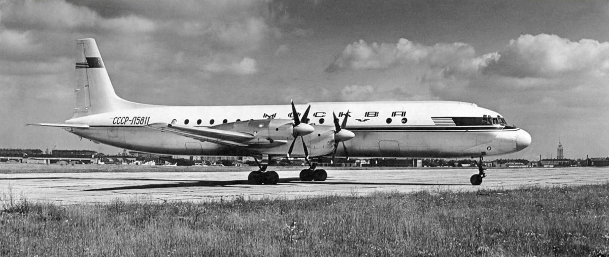 Турбовинтовой пассажирский самолет ил-18
