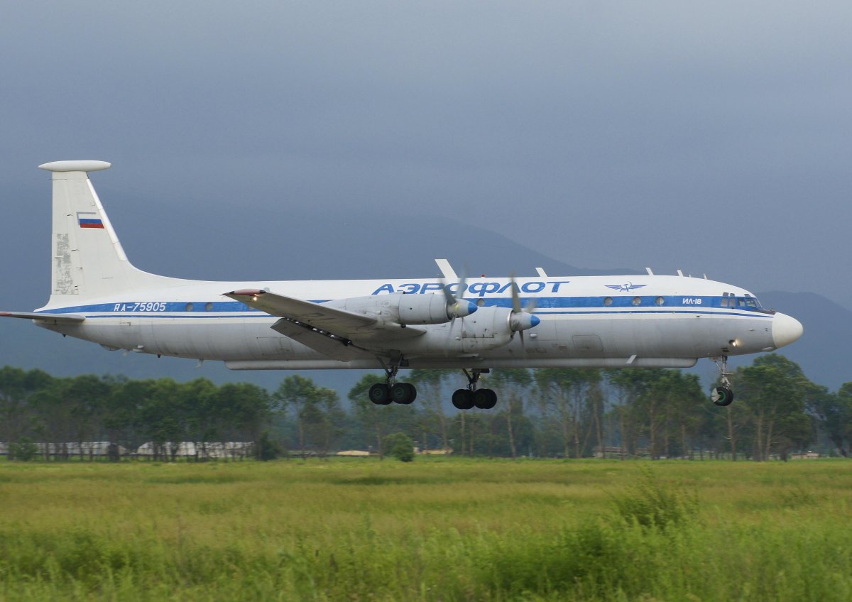 Четырёхмоторный турбовинтовой пассажирский самолёт ил-18