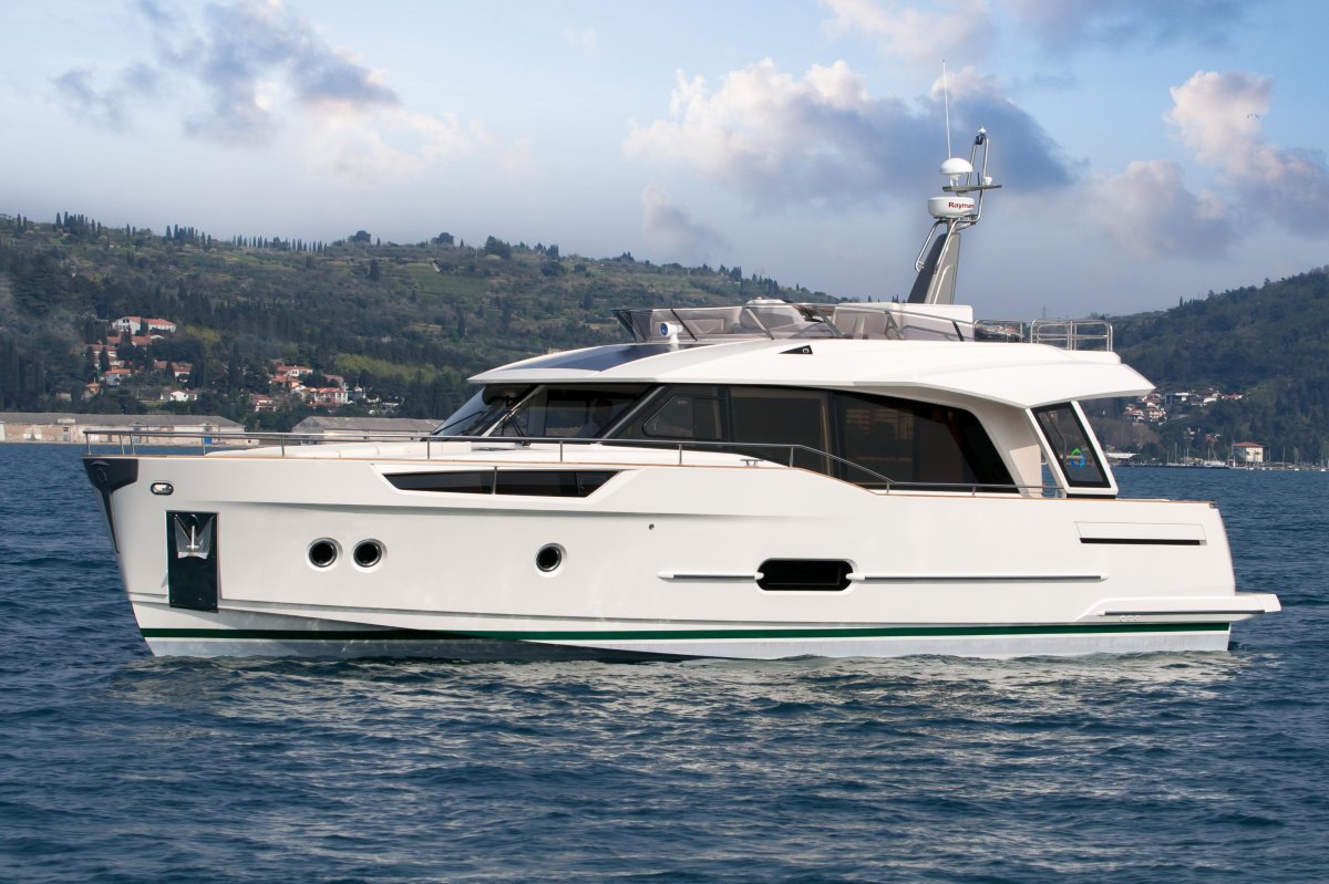 Яхта Гринлайн 48