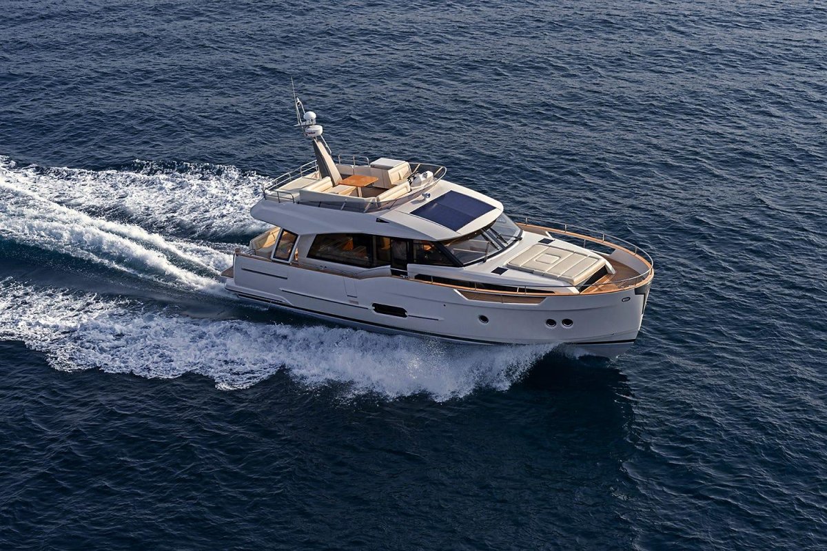 Яхта Greenline 48 Fly