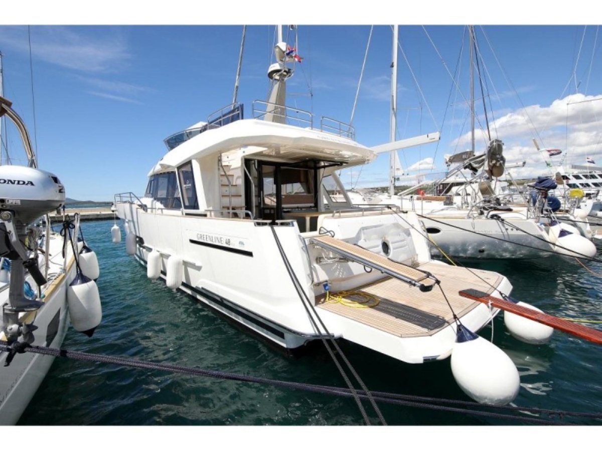 Яхты Greenline 48