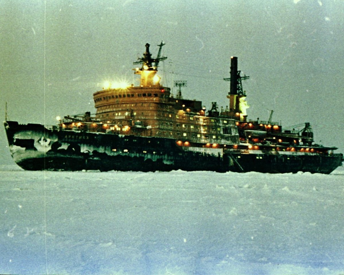 Ледокол Арктика 10520