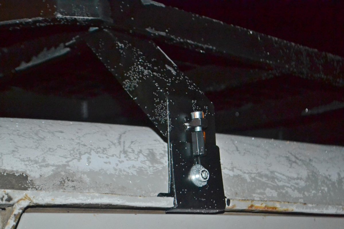 Крепления багажника на крышу УАЗ 469