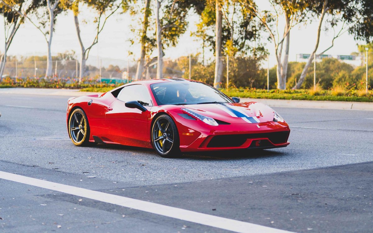 Ferrari 458 Italia красная