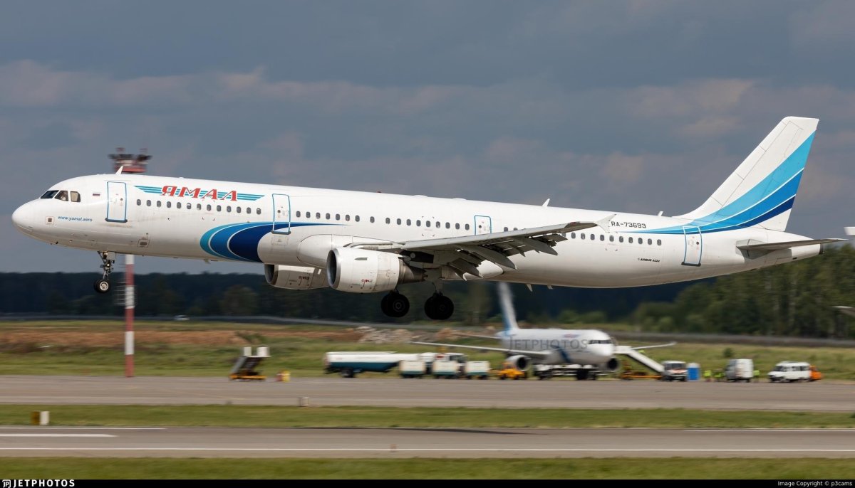 Хвост самолета Ямал