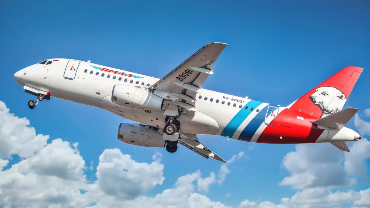 Самолет АК Ямал