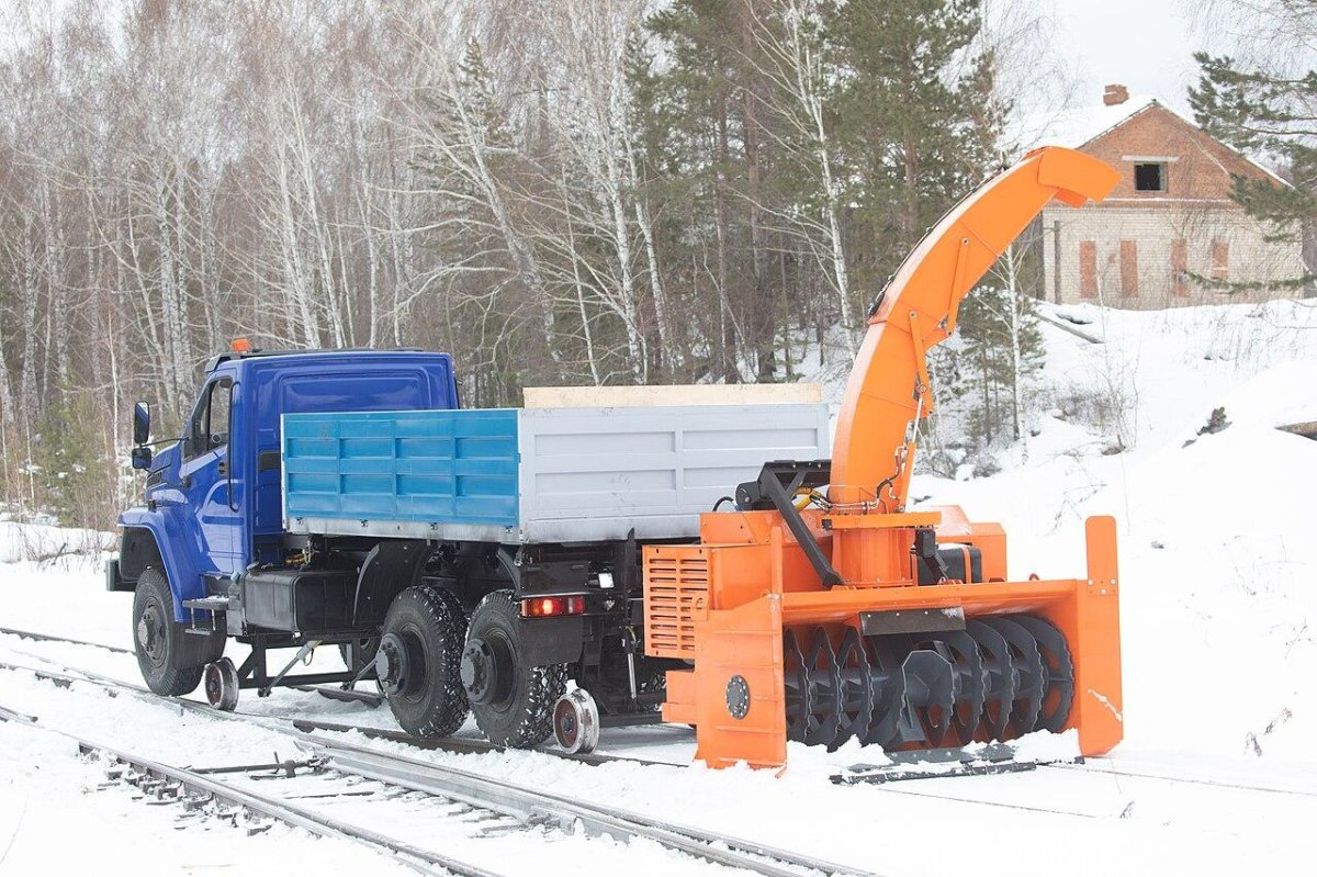 Снегоочиститель с автономным двигателем