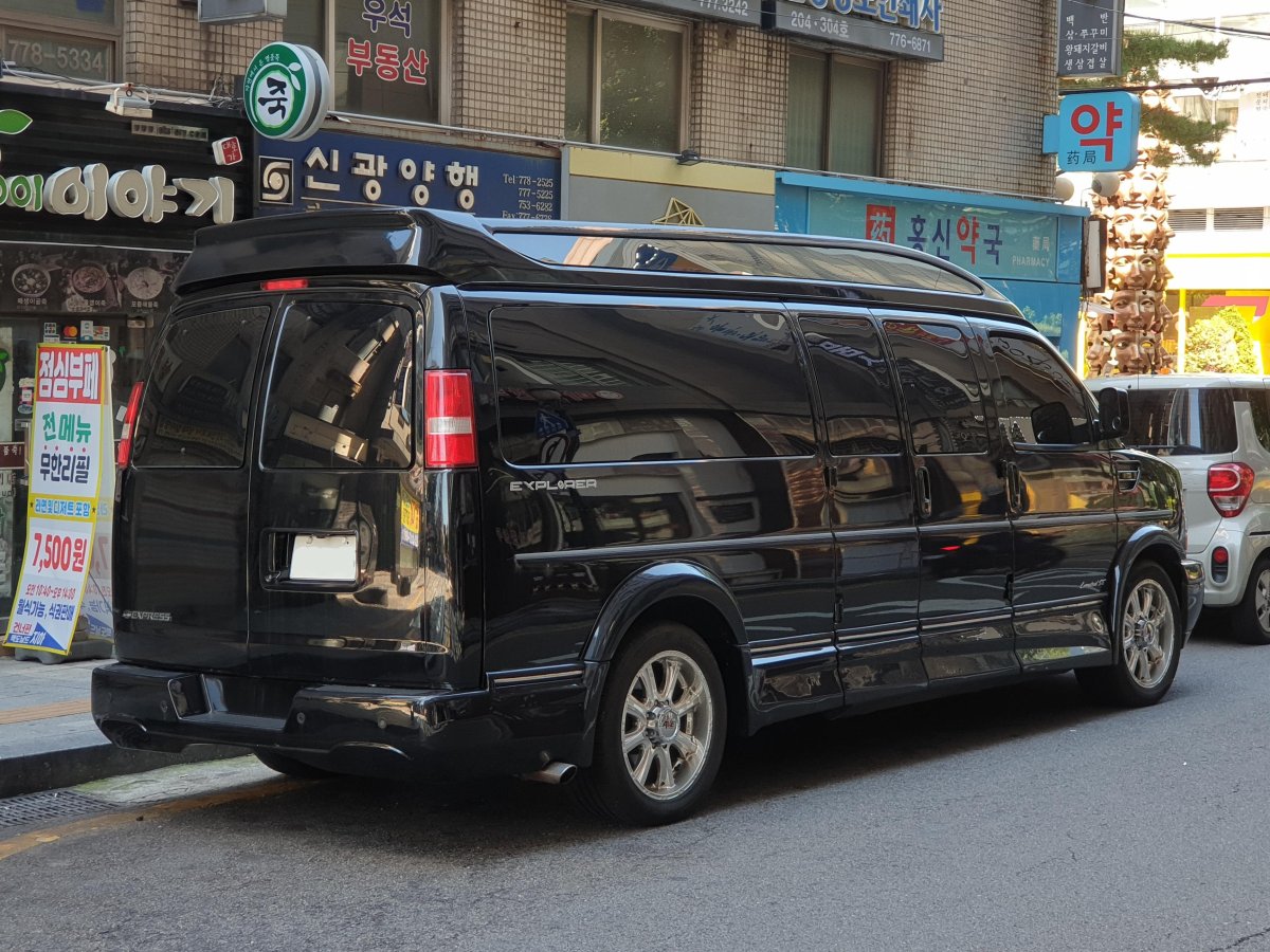 Эксплорер экспресс машина фото 9 местная