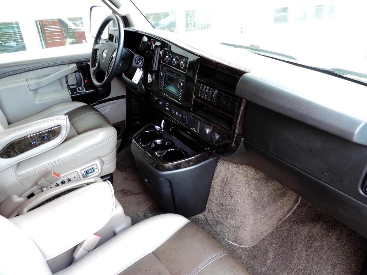 Chevrolet Express Explorer Limited se салон