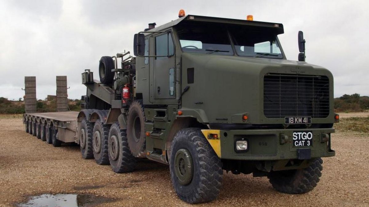 M1070 Oshkosh тягач