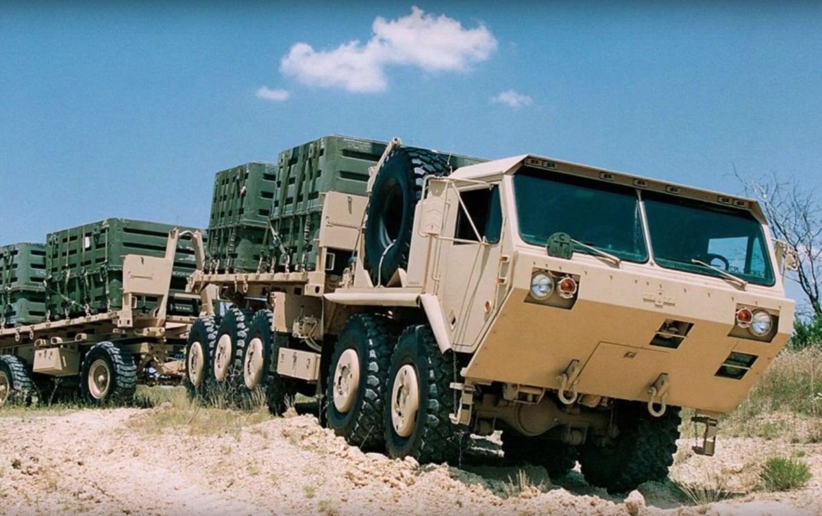 Военный грузовик Oshkosh