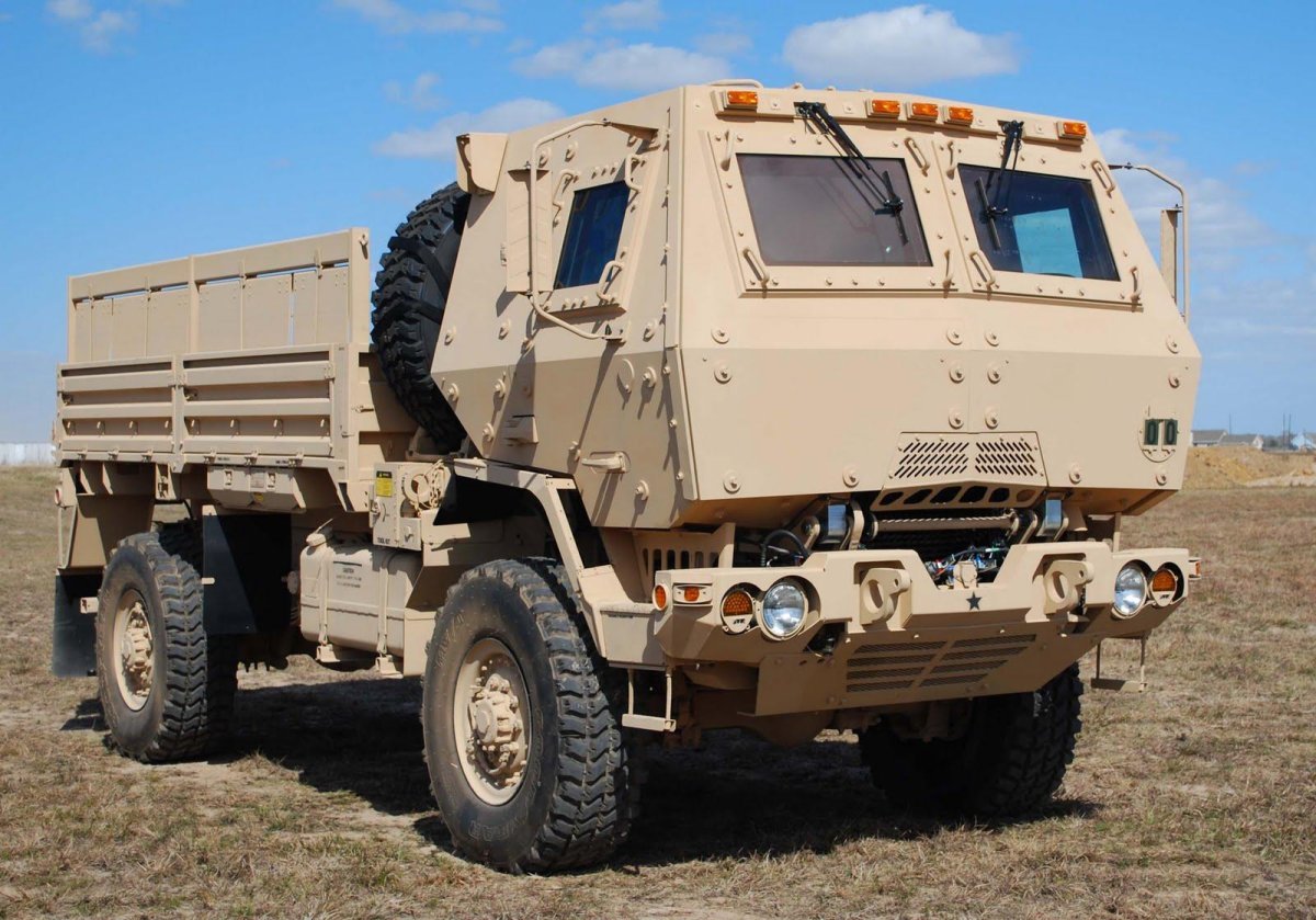 Тягач Oshkosh fmtv