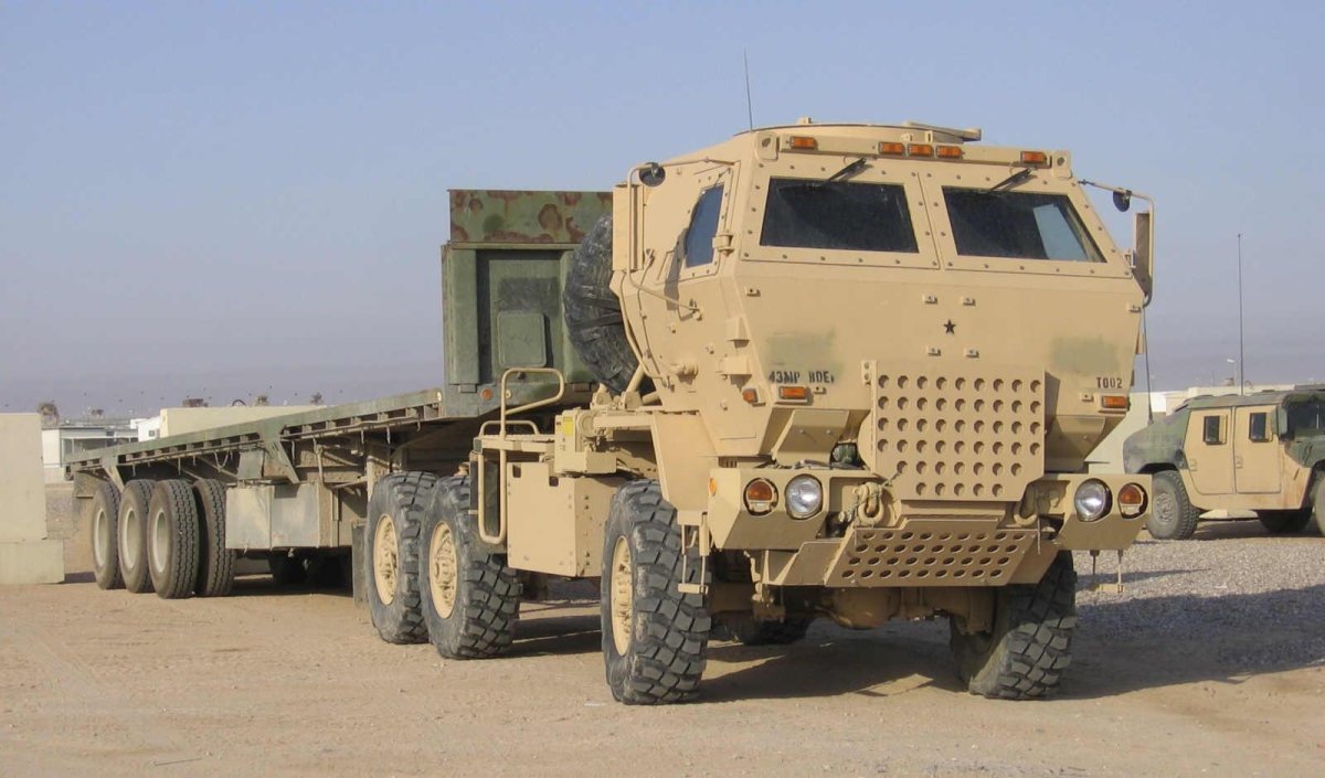 Тягач Oshkosh fmtv