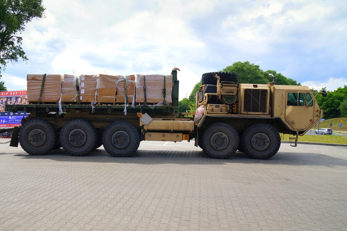 Грузовик Oshkosh m1070