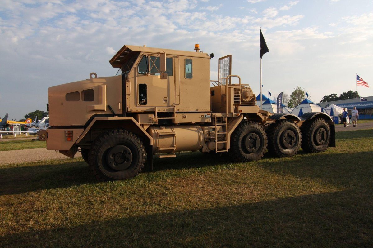 Oshkosh m1070 het