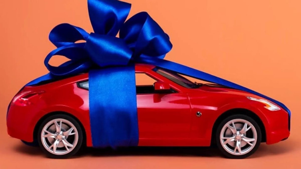 Автомобиль с бантом