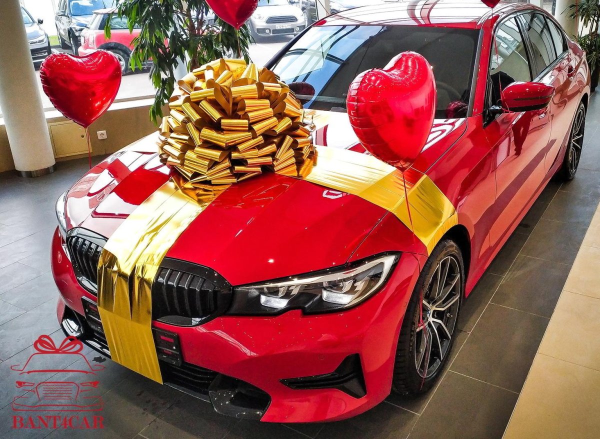 Машина в подарок с бантом