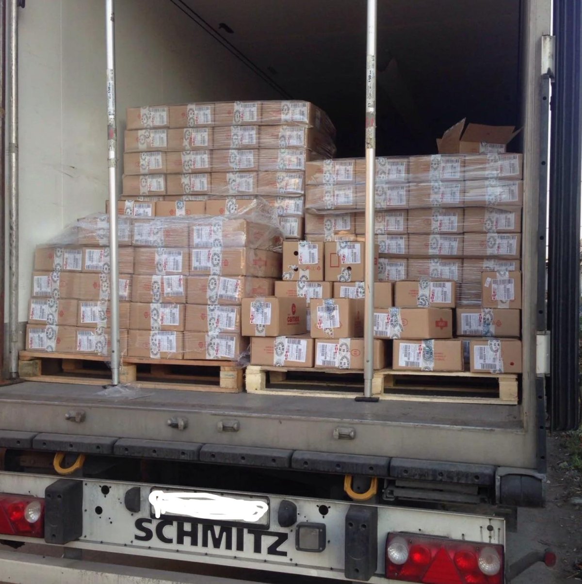 Разгрузка фуры 33 паллета