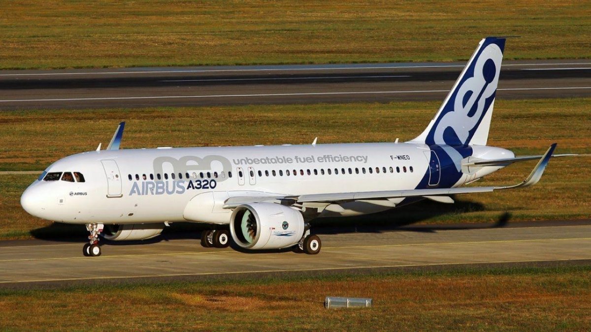 Самолёт Airbus a320