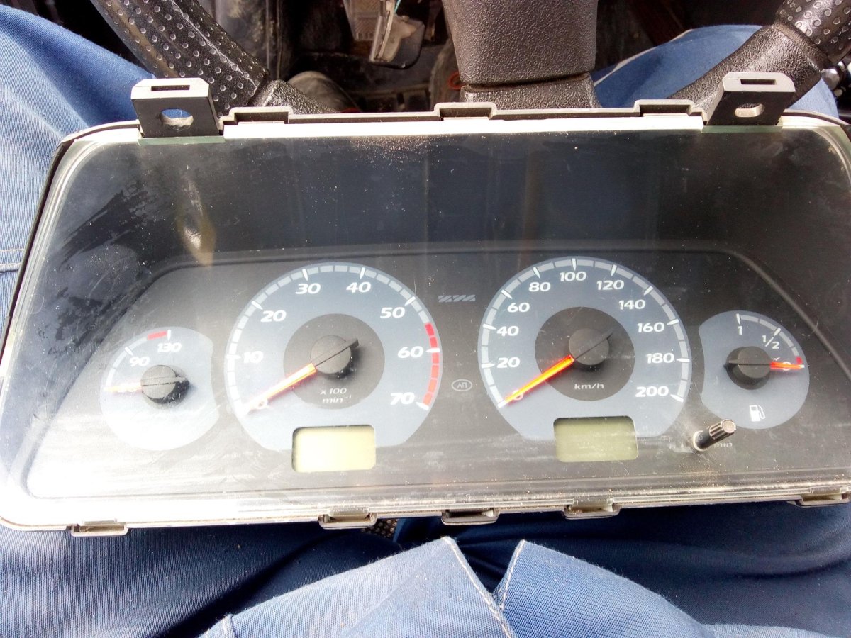 Приборка ИЖ Ода 2126