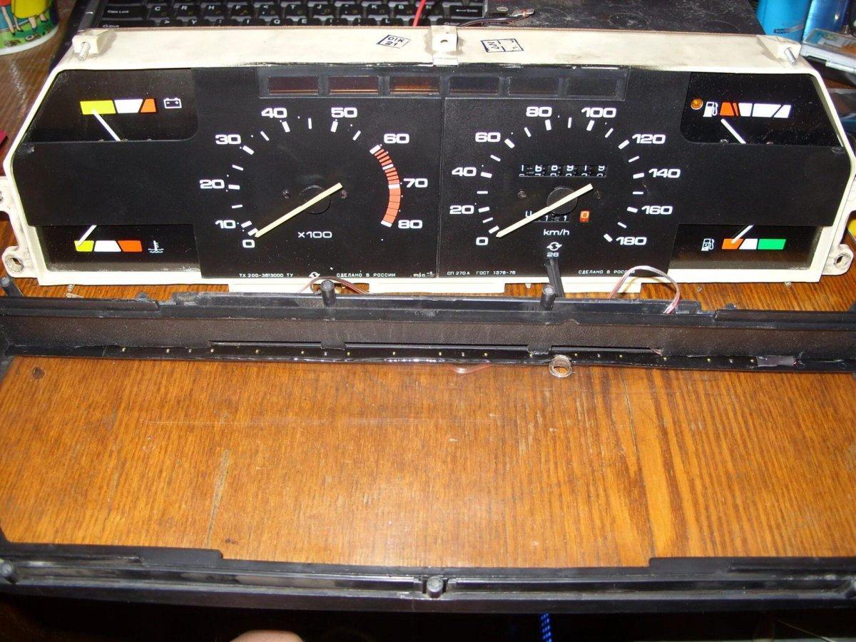 Панель приборов ИЖ Ода 2126