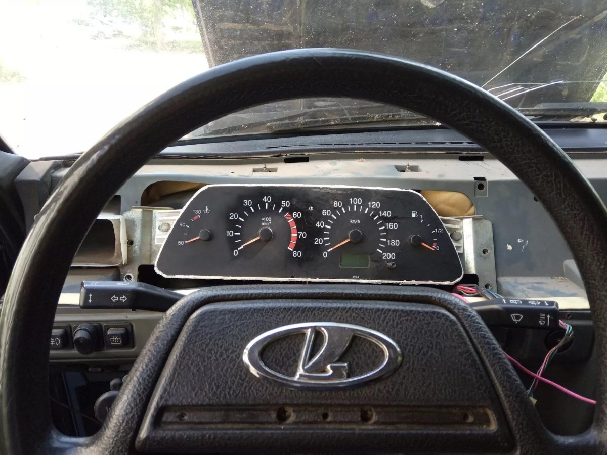 Панель приборов ИЖ Ода 2126