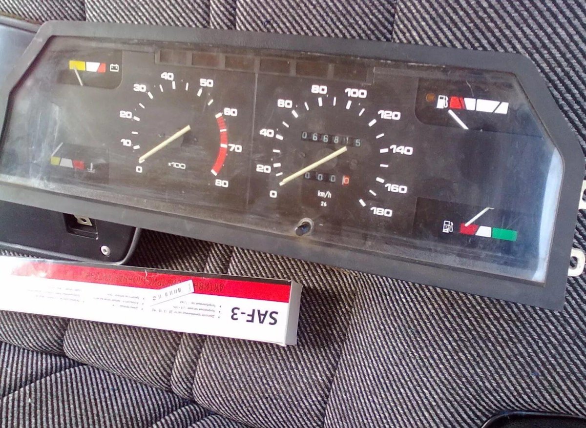 Приборная панель ИЖ Ода 2126