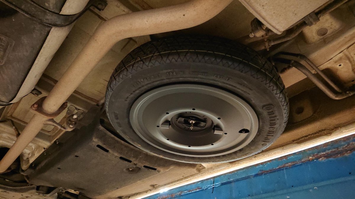 Kia Carnival запасное колесо