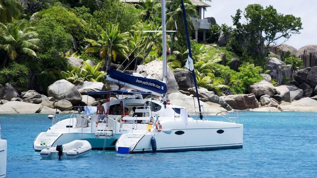 Катамаран яхта Сейшелы