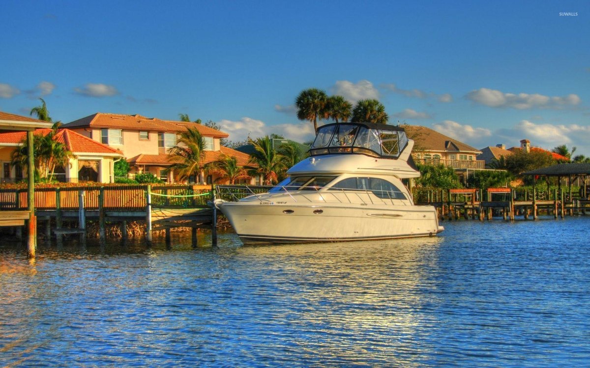 Вилла с яхтой