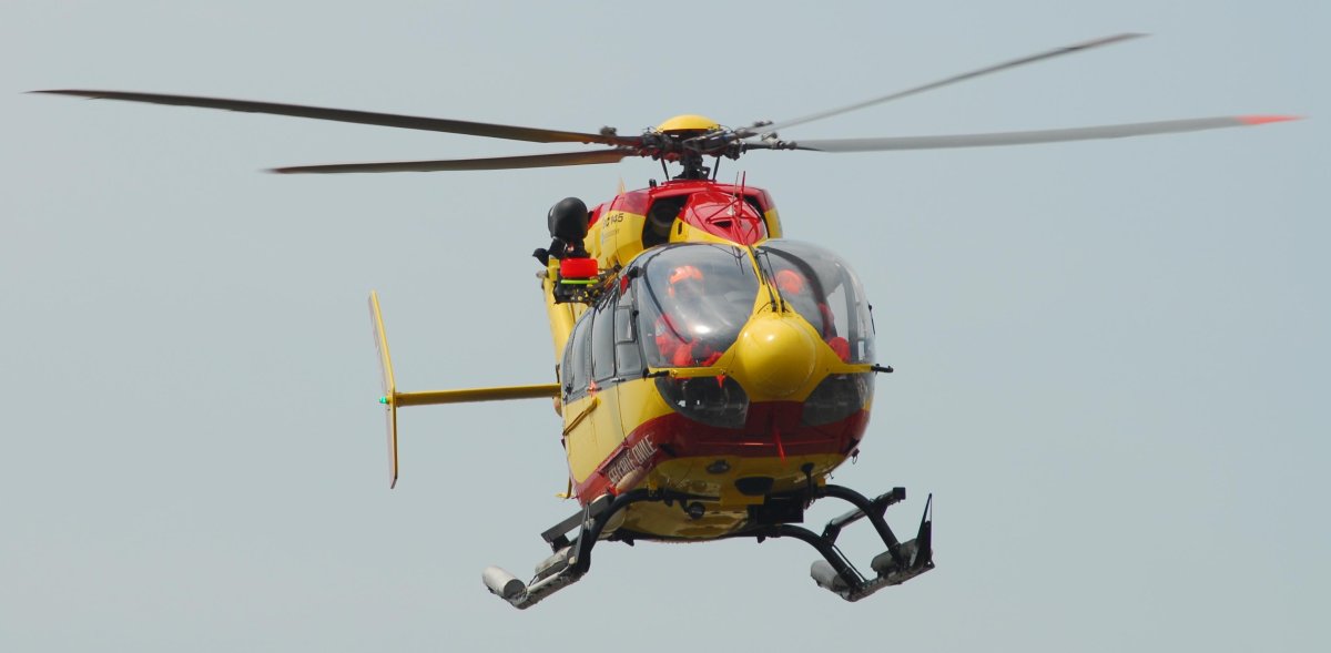 ЕС-145 вертолет