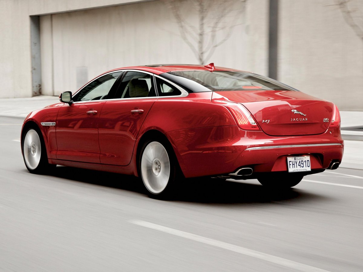 Машина Jaguar XJ