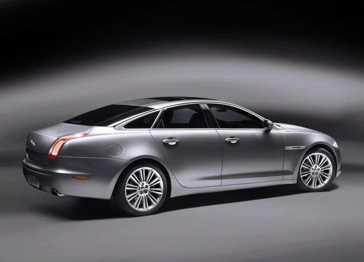 Ягуар машина XJ