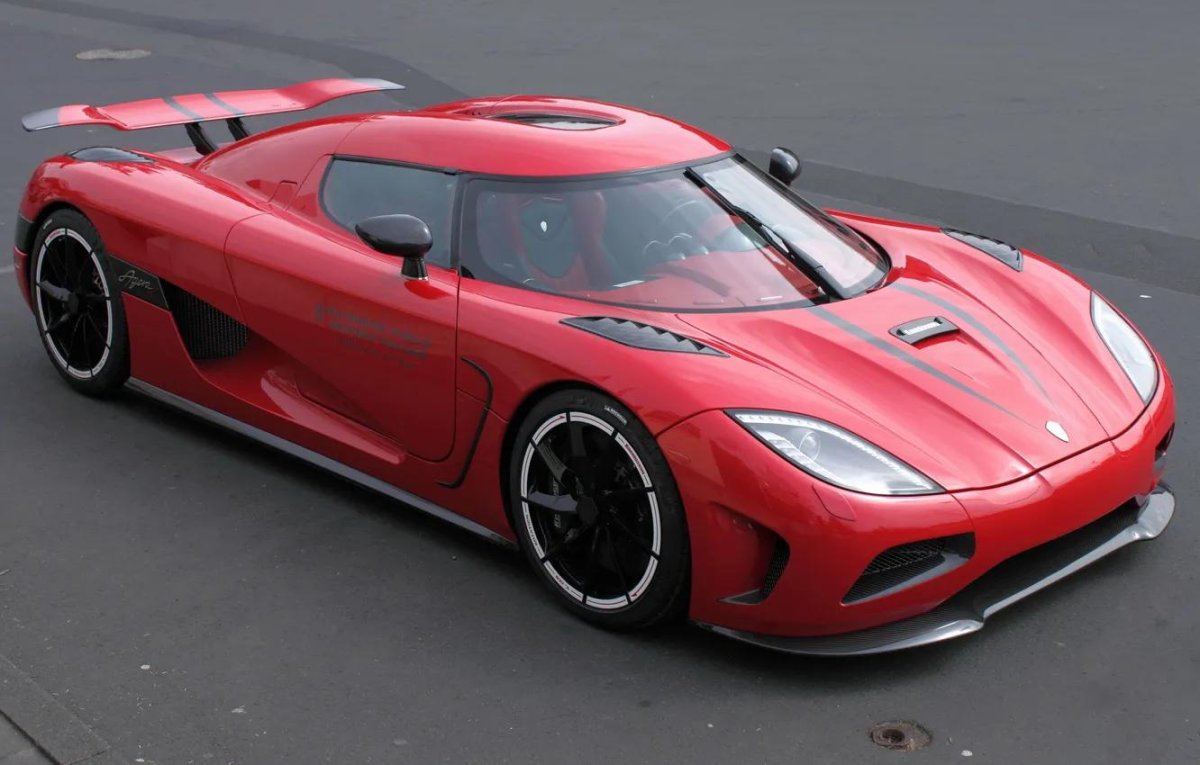 Машина Koenigsegg Agera r