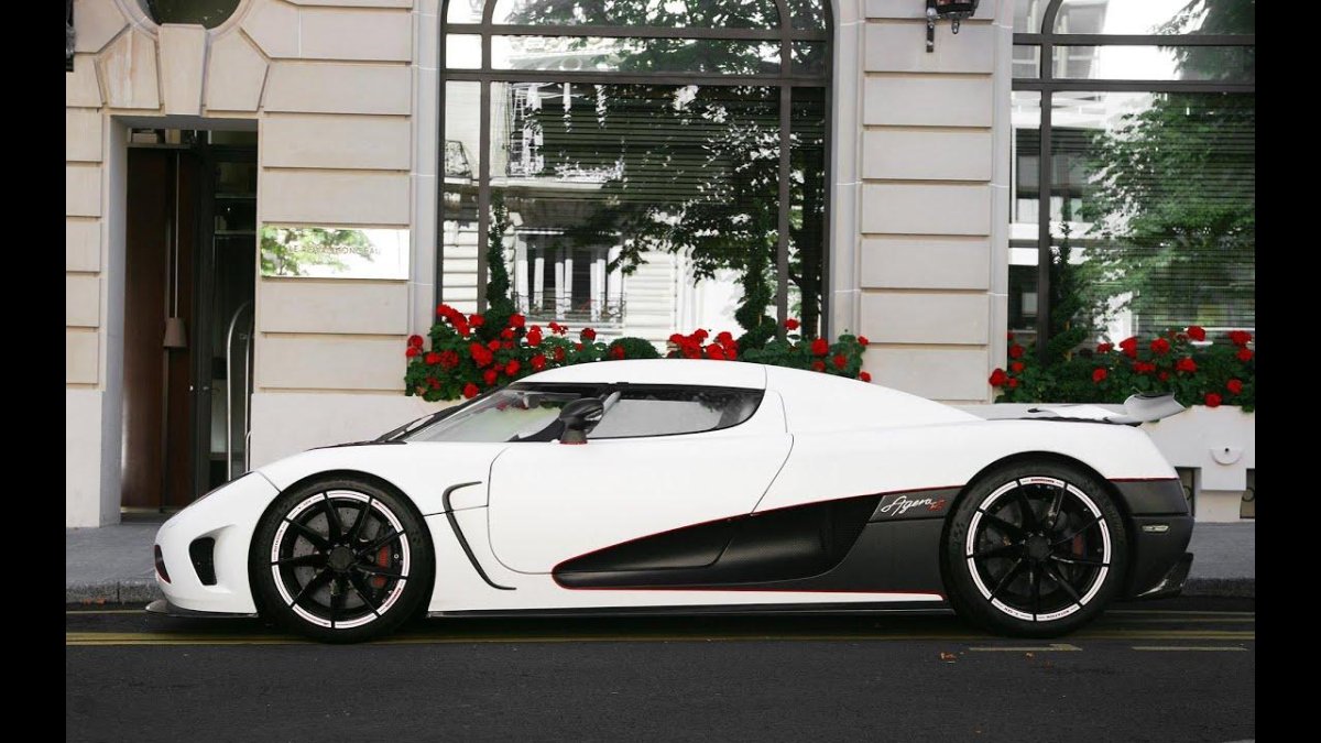 Машина Koenigsegg Agera r
