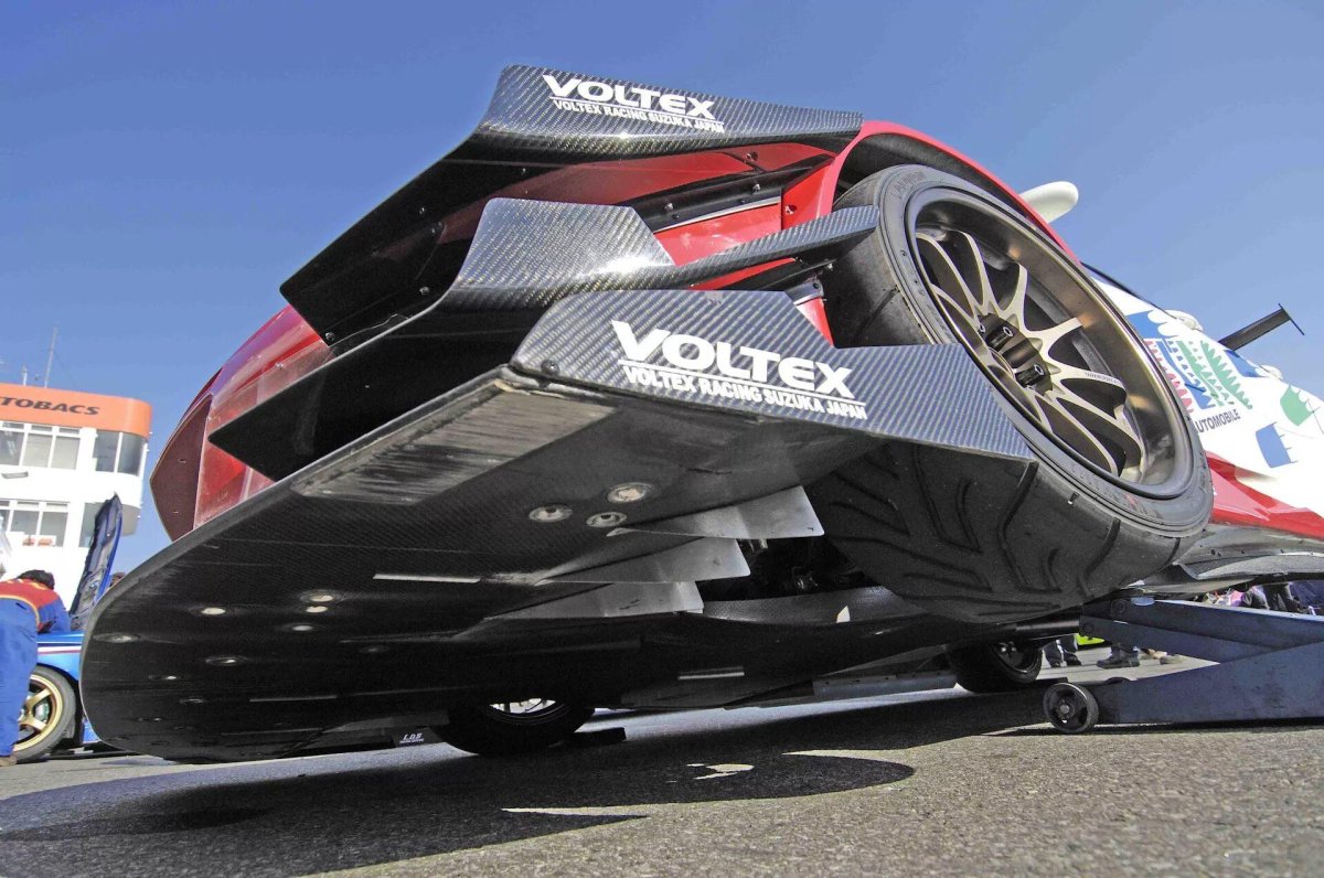 Антикрыло на гоночных машинах