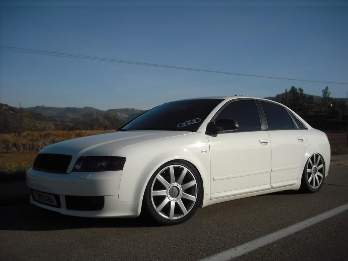 Белая Audi a4 b6