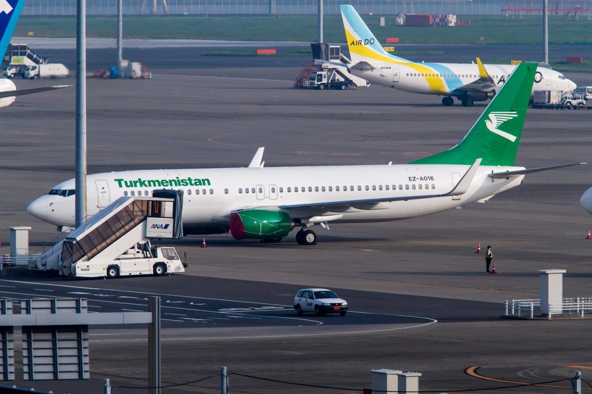 Boeing 737-800 Turkmenistan Airlines