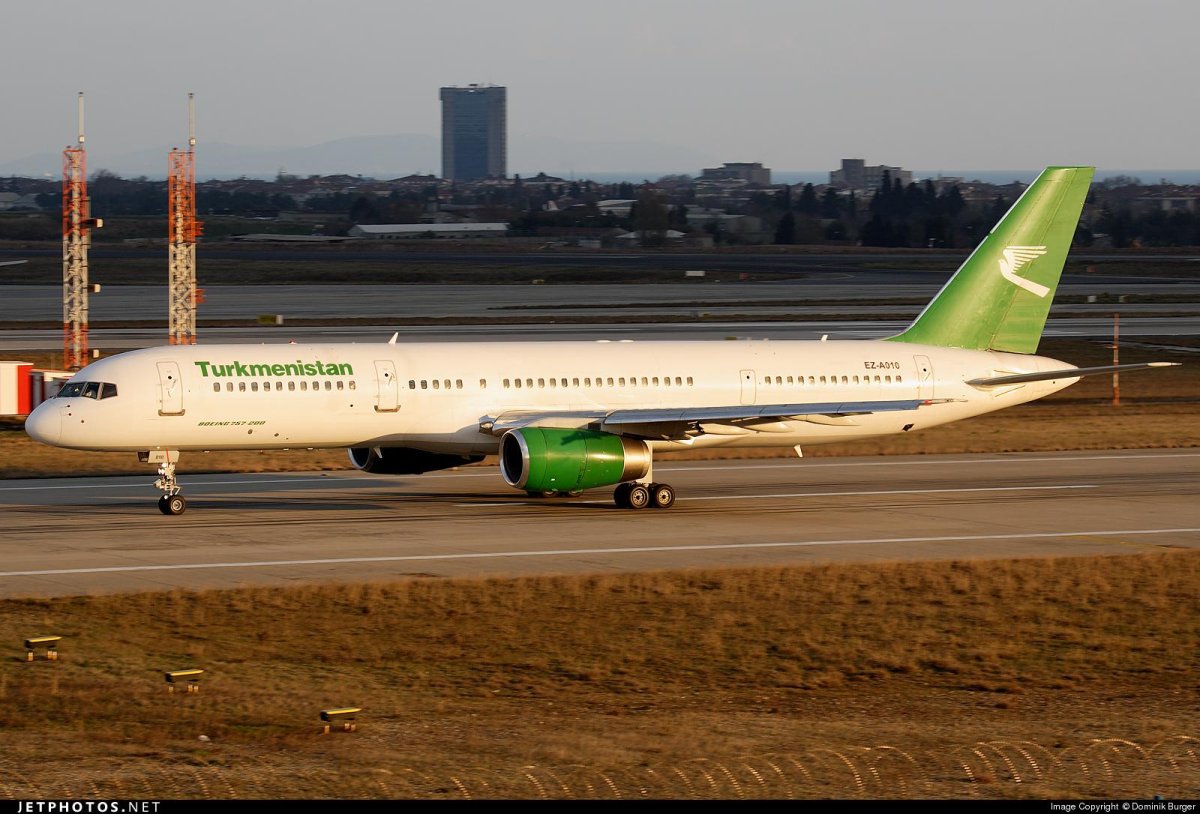 Туркменские Боинг 757 200