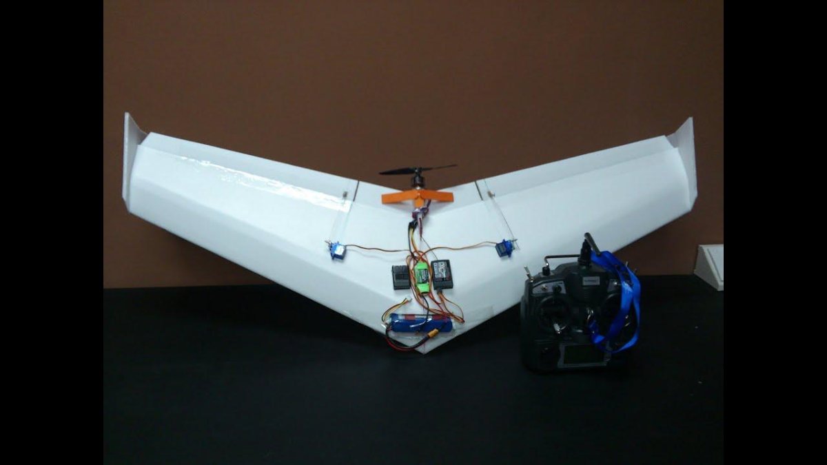 Летающее крыло FPV из потолочки