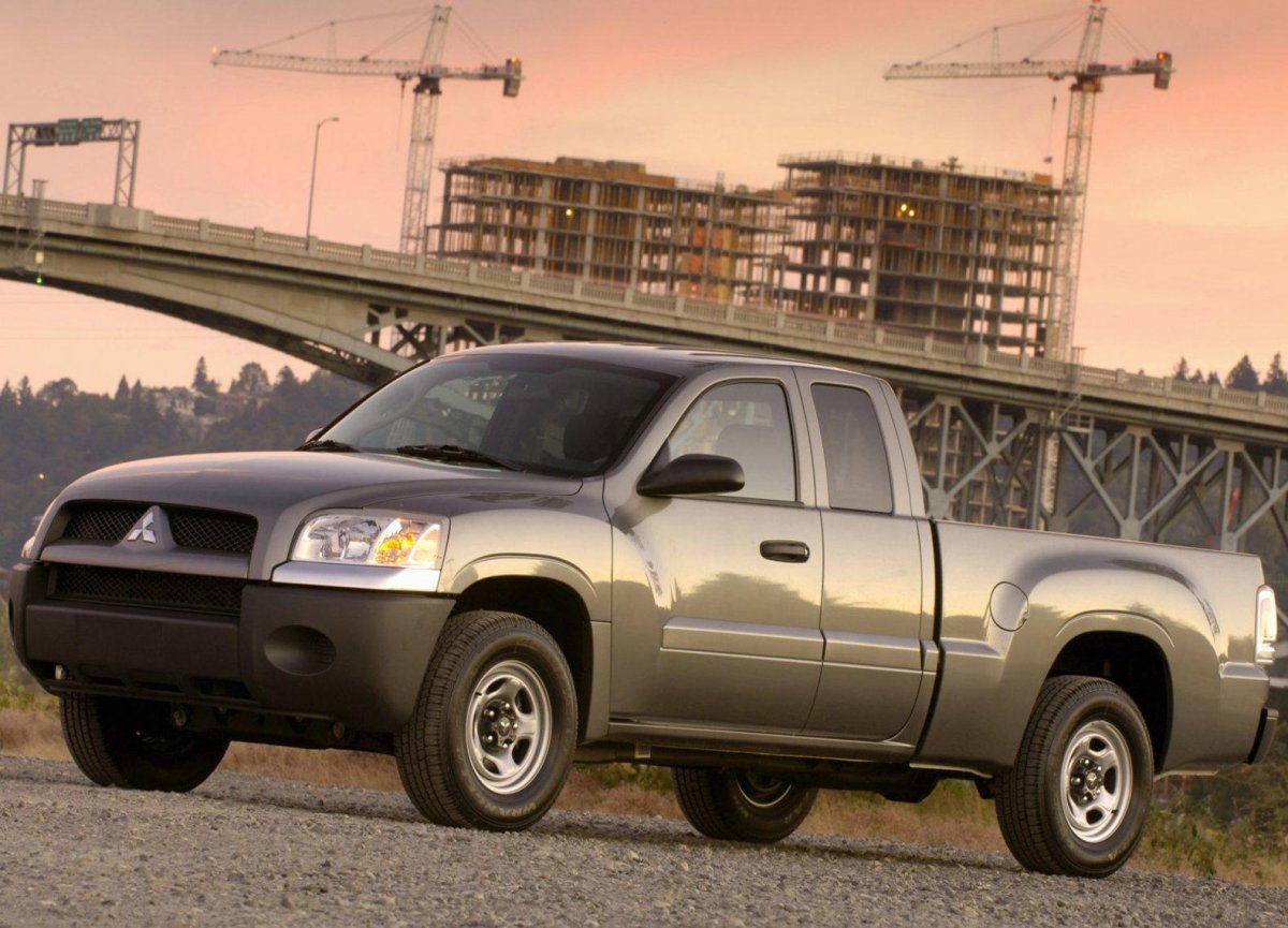 Mitsubishi Raider 2002