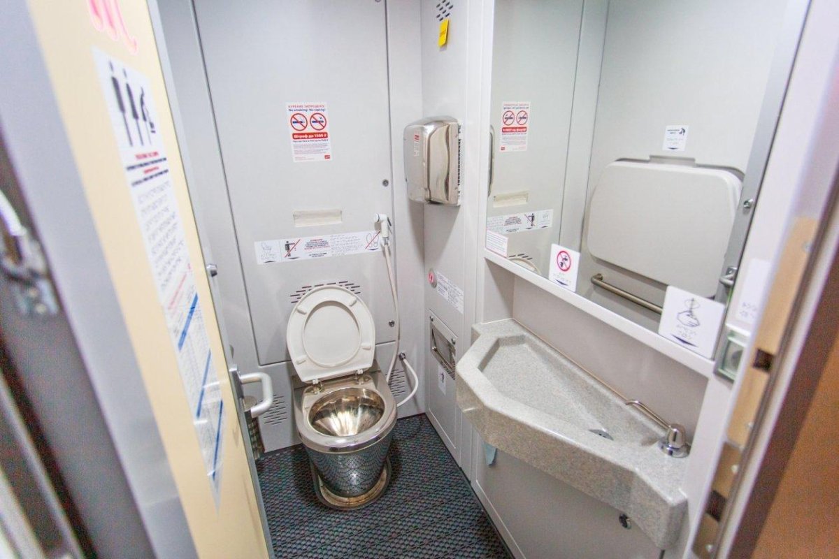 Фирменный поезд Томич 037н