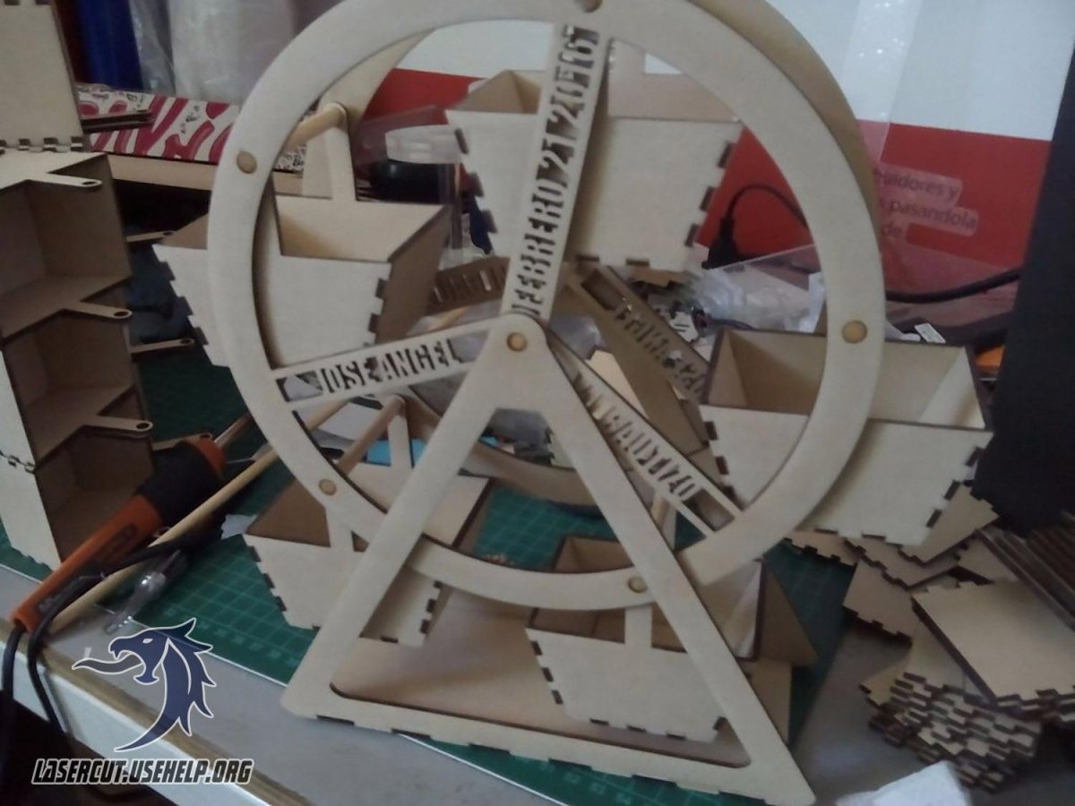 Колесо обозрения из фанеры