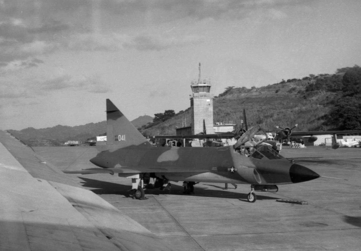 Convair f-102 Delta