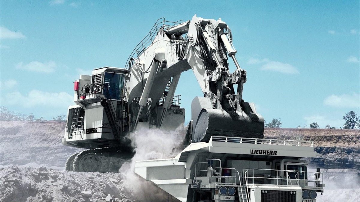 Liebherr карьерный самосвал