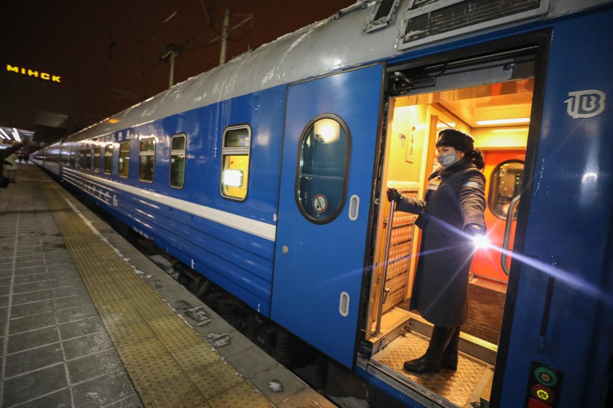 Фирменный поезд в Минск