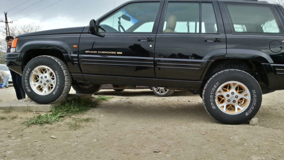 245/70 R16 на Jeep Grand Cherokee ZJ