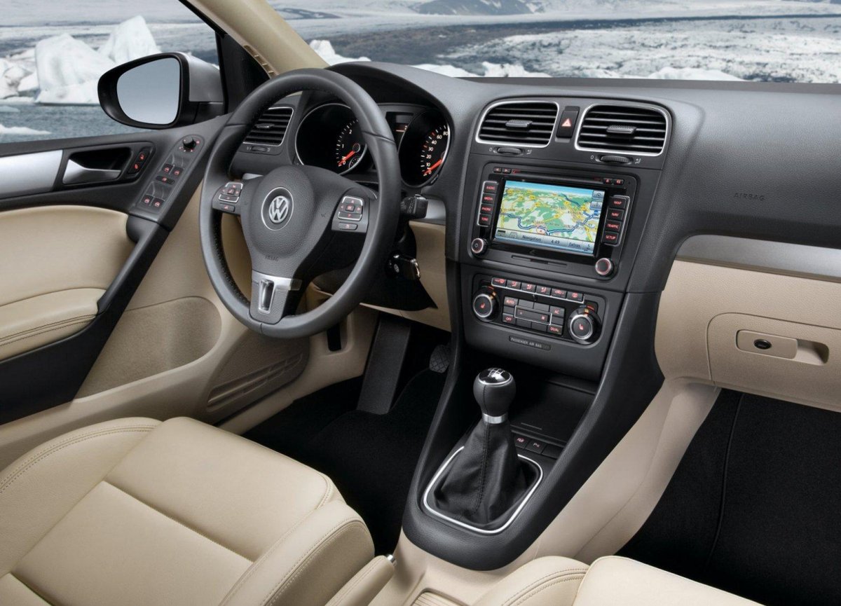 Volkswagen Golf 2012 Interior