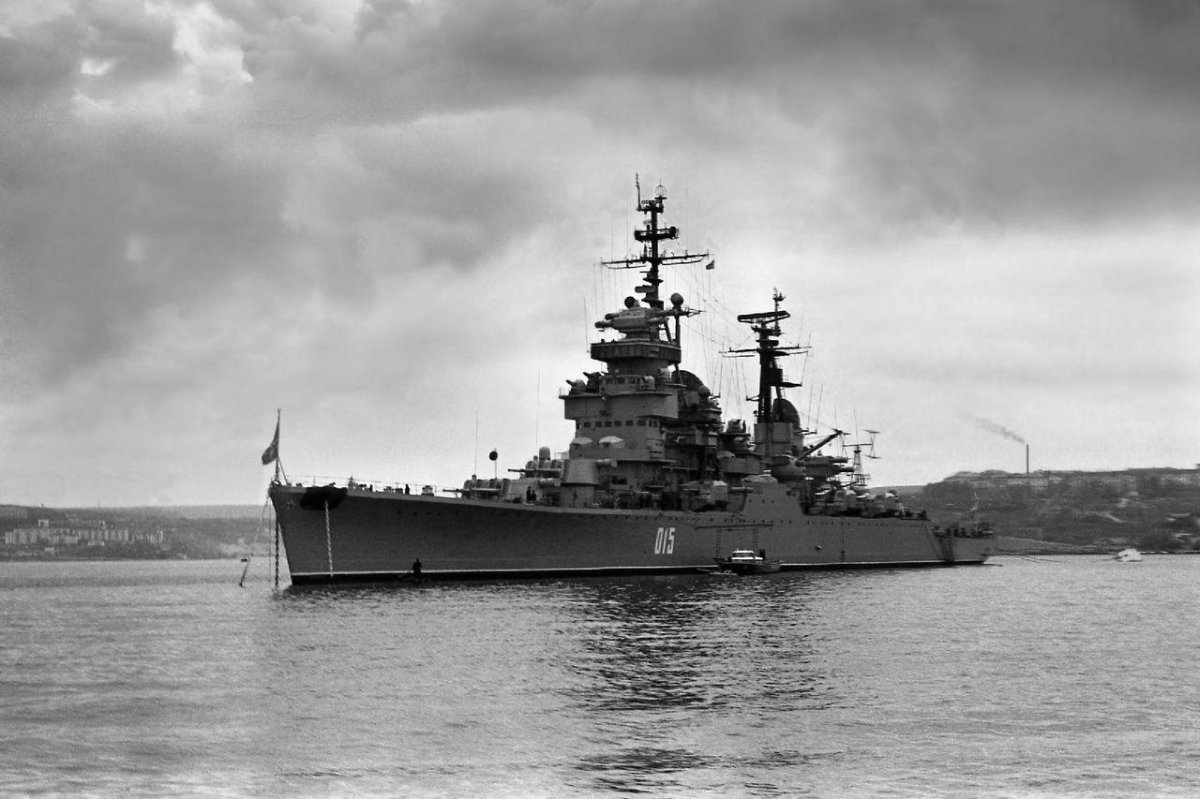 Крейсер Октябрьская революция