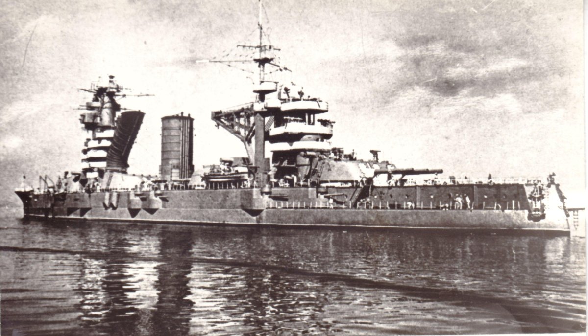 Советский линкор «Октябрьская революция»